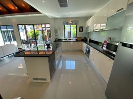 3 Schlafzimmer Villa zu verkaufen im Baan Lawadee Villas, Choeng Thale, Thalang, Phuket