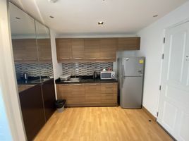 1 Bedroom Apartment for rent at Nantiruj Tower, Khlong Toei