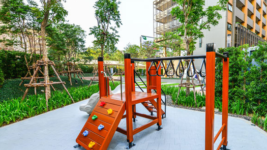 图片 4 of the Outdoor Kids Zone at Lumpini Suite Dindaeng-Ratchaprarop