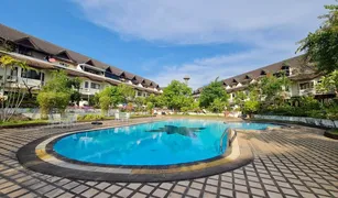 Таунхаус, 6 спальни на продажу в Chang Phueak, Чианг Маи The Hill Place 