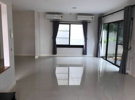 3 Schlafzimmer Villa zu vermieten im Manthana Onnut-Wongwaen 4, Dokmai, Prawet