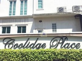 3 спален Таунхаус на продажу в Coolidge Place, Bang Kapi