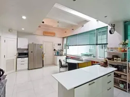 4 Bedroom Apartment for sale at Premier Condominium, Khlong Tan