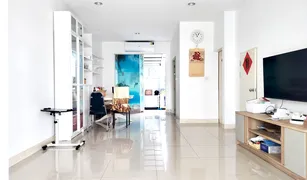 4 Bedrooms Townhouse for sale in Chantharakasem, Bangkok Baan Klang Muang Ratchada 36
