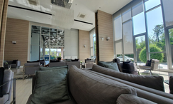 写真 3 of the Rezeption / Lobby at The Trust Condo at BTS Erawan