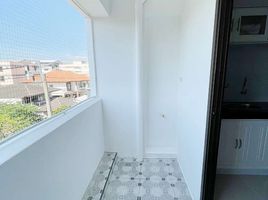 2 Schlafzimmer Wohnung zu verkaufen im Baan Kritsadakorn, Phlapphla, Wang Thong Lang