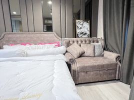 Studio Condo for rent at Life One Wireless, Lumphini