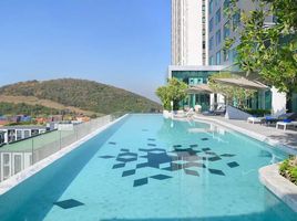 Studio Condo for rent at Holiday Inn and Suites Siracha Leamchabang, Thung Sukhla