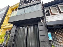  Whole Building for sale in Peranakannitat Museum, Talat Yai, Talat Yai