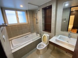 2 спален Квартира в аренду в Avenue 61, Khlong Tan Nuea