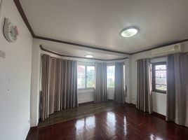 5 Bedroom Villa for sale at Laphawan 9, Lahan
