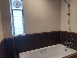 2 Schlafzimmer Wohnung zu vermieten im Esmeralda Apartments, Thung Mahamek