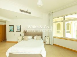 2 Schlafzimmer Wohnung zu verkaufen im Al Anbara, Shoreline Apartments