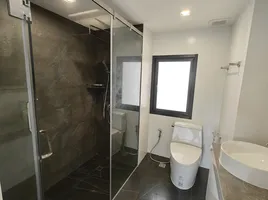 2 Schlafzimmer Wohnung zu verkaufen im Baan Sathorn, Thung Mahamek, Sathon, Bangkok