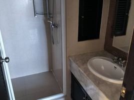 1 Bedroom Condo for rent at Lake Green Condominium, Khlong Toei