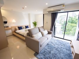 Studio Appartement zu vermieten im The Greenston Thonglor 21 Residence, Khlong Tan Nuea