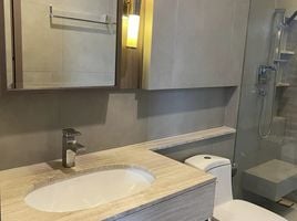 1 Bedroom Condo for sale at The Diplomat Sathorn, Si Lom