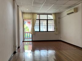 2 Bedroom Townhouse for sale in Bang Kapi, Bangkok, Hua Mak, Bang Kapi