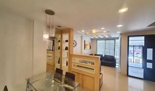3 chambres Maison de ville a vendre à Suan Luang, Bangkok Areeya Mandarina Sukhumvit 77