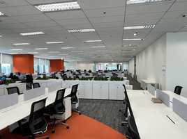 6,883.89 SqM Office for rent at SINGHA COMPLEX, Bang Kapi, Huai Khwang, Bangkok