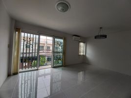 3 Bedroom Townhouse for sale at Temsiri Avenue, Bang Chan