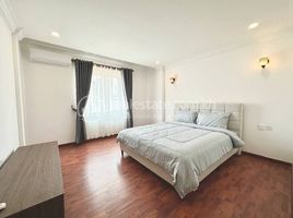 3 Schlafzimmer Appartement zu vermieten im Modern Fully Furnished 3-Bedroom Apartment for Rent in BKK1, Tuol Svay Prey Ti Muoy, Chamkar Mon, Phnom Penh