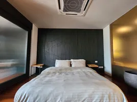 1 Bedroom Condo for sale at Hansar Rajdamri, Lumphini, Pathum Wan, Bangkok