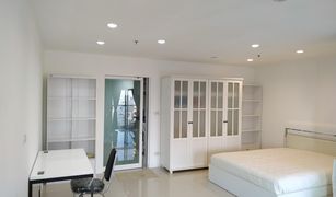 1 Bedroom Condo for sale in Si Lom, Bangkok Silom Suite