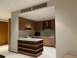 3 спален Кондо в аренду в The Emporio Place, Khlong Tan