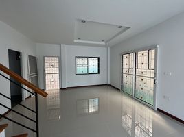 3 Bedroom Townhouse for sale at Pieamsuk Tiwanon 56, Ban Mai