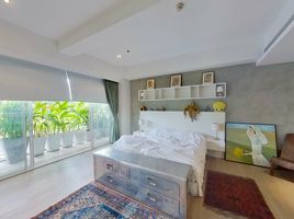 3 Bedroom Condo for sale at Narathorn Place, Thung Mahamek