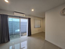 3 Bedroom Townhouse for sale at VENUE 24 Ratchaphruek, Om Kret