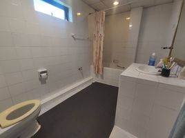 5 спален Здания целиком for sale in Hua Chiew Hospital, Khlong Mahanak, Si Yaek Mahanak