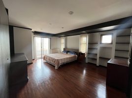 3 Schlafzimmer Wohnung zu vermieten im Panpanit Apartments, Sam Sen Nai