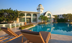 Фото 2 of the Communal Pool at Burasiri Panyaindra