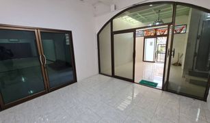 5 Schlafzimmern Shophaus zu verkaufen in Khlong Toei, Bangkok 