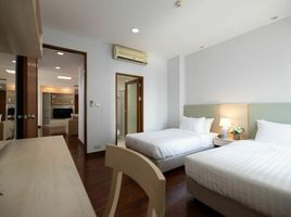 2 Schlafzimmer Appartement zu vermieten im The Residence Sukhumvit 24, Khlong Tan