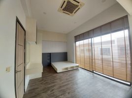 3 Bedroom Townhouse for rent at Taradee Wong waen-Rama 9, Saphan Sung