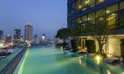 사진들 2 of the Communal Pool at The Room Charoenkrung 30