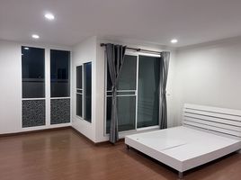 2 Schlafzimmer Reihenhaus zu verkaufen im Baan Klang Muang Sathorn-Taksin 2, Bang Kho