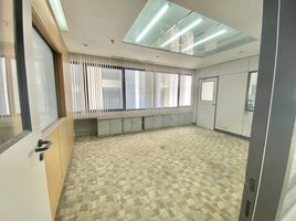 210 m² Office for rent at Ocean Tower 2, Khlong Toei Nuea