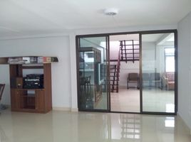 4 Bedroom House for rent in Pracharat Bampen School, Huai Khwang, Sam Sen Nok