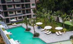 Фото 3 of the Communal Pool at Arcadia Center Suites