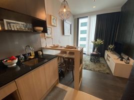 1 спален Кондо в аренду в Edge Sukhumvit 23, Khlong Toei Nuea