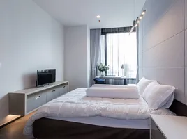 1 спален Кондо в аренду в Edge Sukhumvit 23, Khlong Toei Nuea