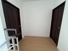 4 спален Дом на продажу в Mahidol Townhome, Pa Daet