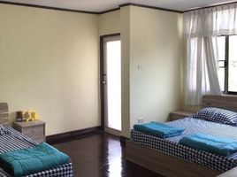 4 Schlafzimmer Reihenhaus zu vermieten im Ban Sai Thong, Chak Phong