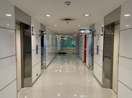 177 m² Office for rent at Asoke Towers, Khlong Toei Nuea