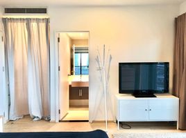 1 Bedroom Condo for rent at Noble Remix, Khlong Tan