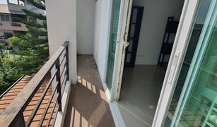 3 Bedrooms Townhouse for sale in Lak Song, Bangkok The Miracle Plus 2 Phetkasem 63